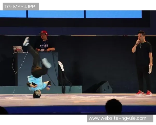 成都极限运动嘉年华街舞队个人能力展现精彩纷呈引人注目